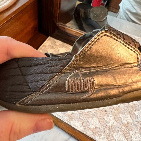 FITFLOP Swirl Disney Mickey Mouse Faux Leather Toe Thongs Women's Size 10 - Picture 6 of 10